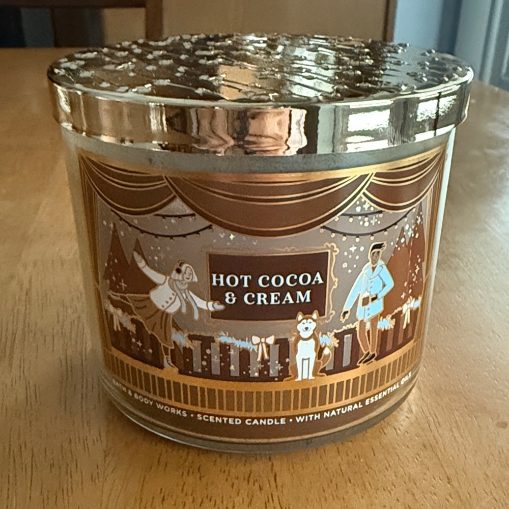 Bath & Body Works Hot Cocoa & Cream Candle - Brown and Gold